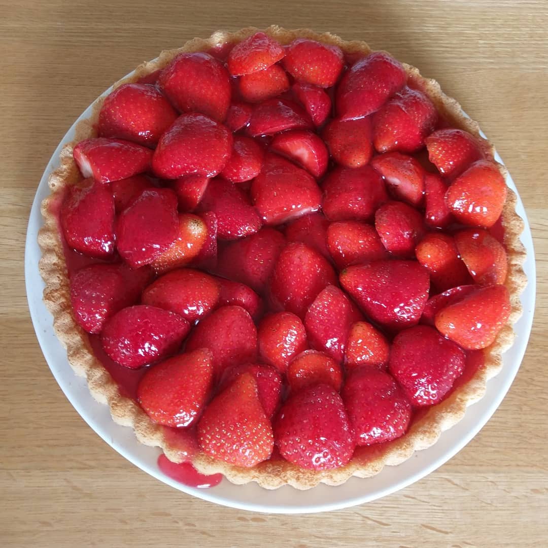 Erdbeerkuchen.. einmal mit und ohne Kuchen 🍰 #erdbeerkuchen #kuchen #erdbeeren…