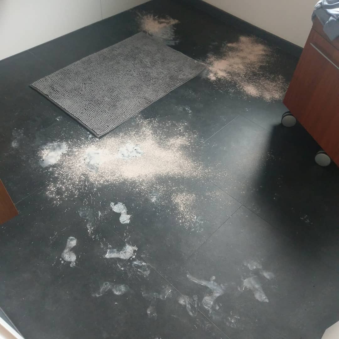 Einbruch & Vandalismus in unserem Badezimmer! 🛁 Irgendjemand ist zwischen…
